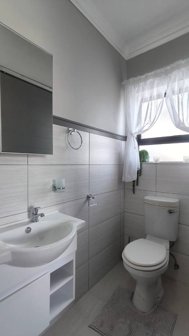 6 Bedroom Property for Sale in Island View Western Cape